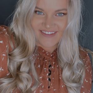 Meet your Posher, Kayla